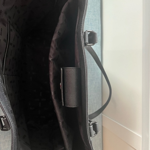 BNWT DKNY TOTE PURSE WITH WROST CLUTCH INSIDE - Picture 6 of 6